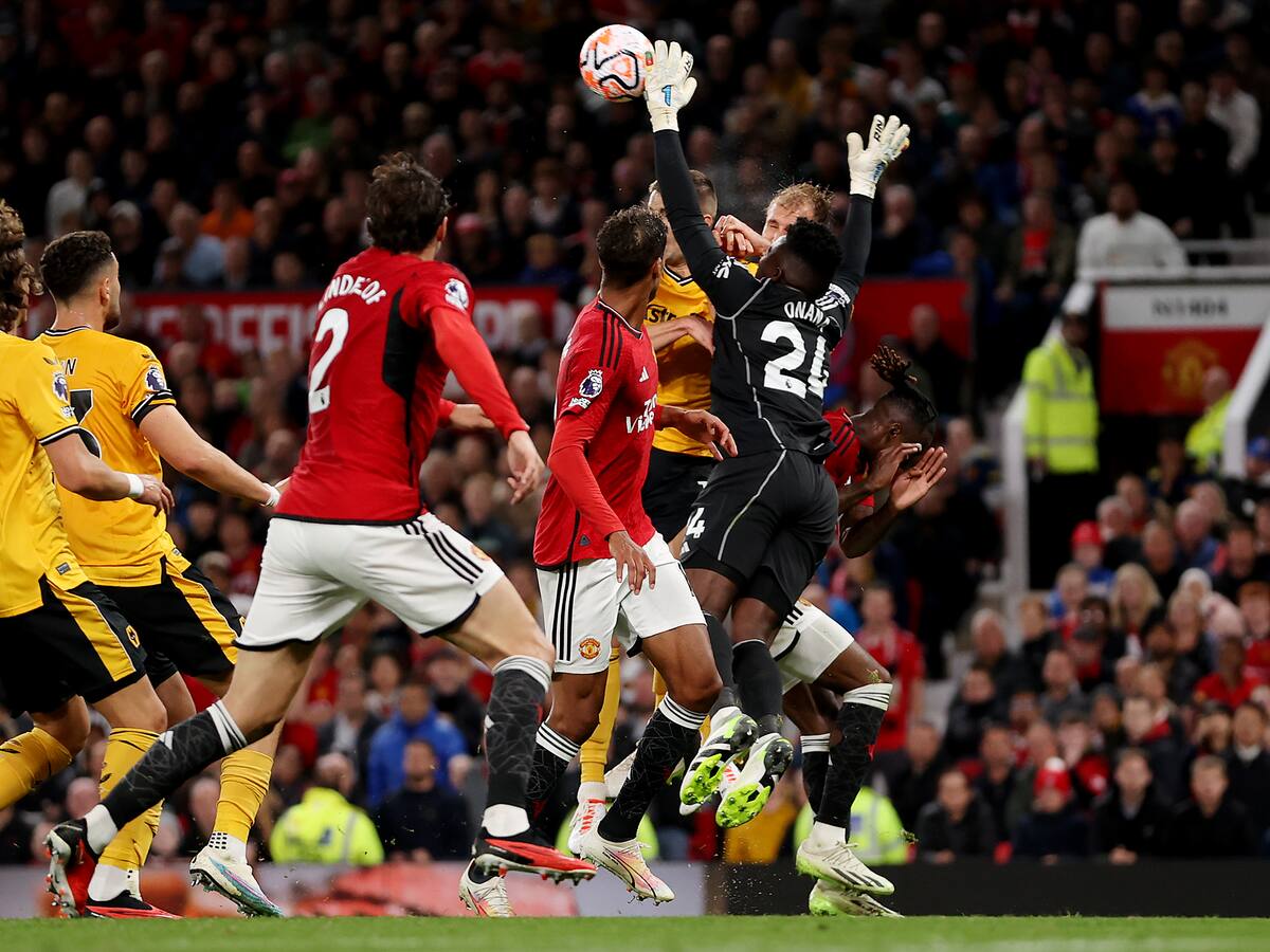 Manchester United vence al Wolverhampton con polémica incluída