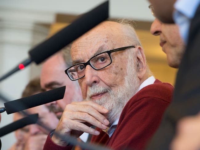El físico belga Francois Englert , quien ganó el premio Nobel por formular la existencia del bosón de Higgs como partícula base del universo, falleció a los 93 años.
(Foto: Bert Van den Broucke/Photonews via Getty Images)