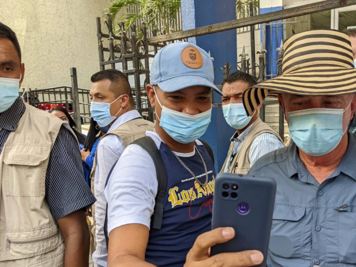 Uribe dice que Zuluaga tiene facultad para unirse a alguna coalición