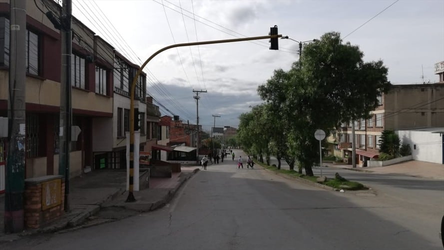 Las autoridades permiten la movilidad por las vías de carácter nacional para no entorpecer el paso de los viajeros . Foto: La W.