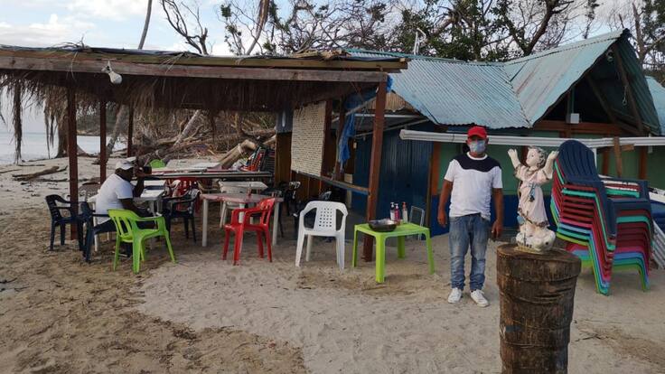 Por su cuenta habitantes de Providencia abren sus negocios