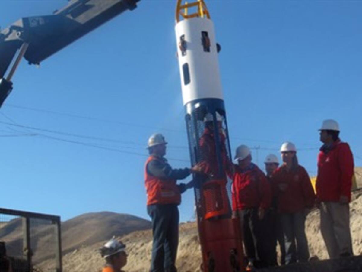 Inauguran en Valparaíso exhibición de cápsula en la que rescataron a mineros