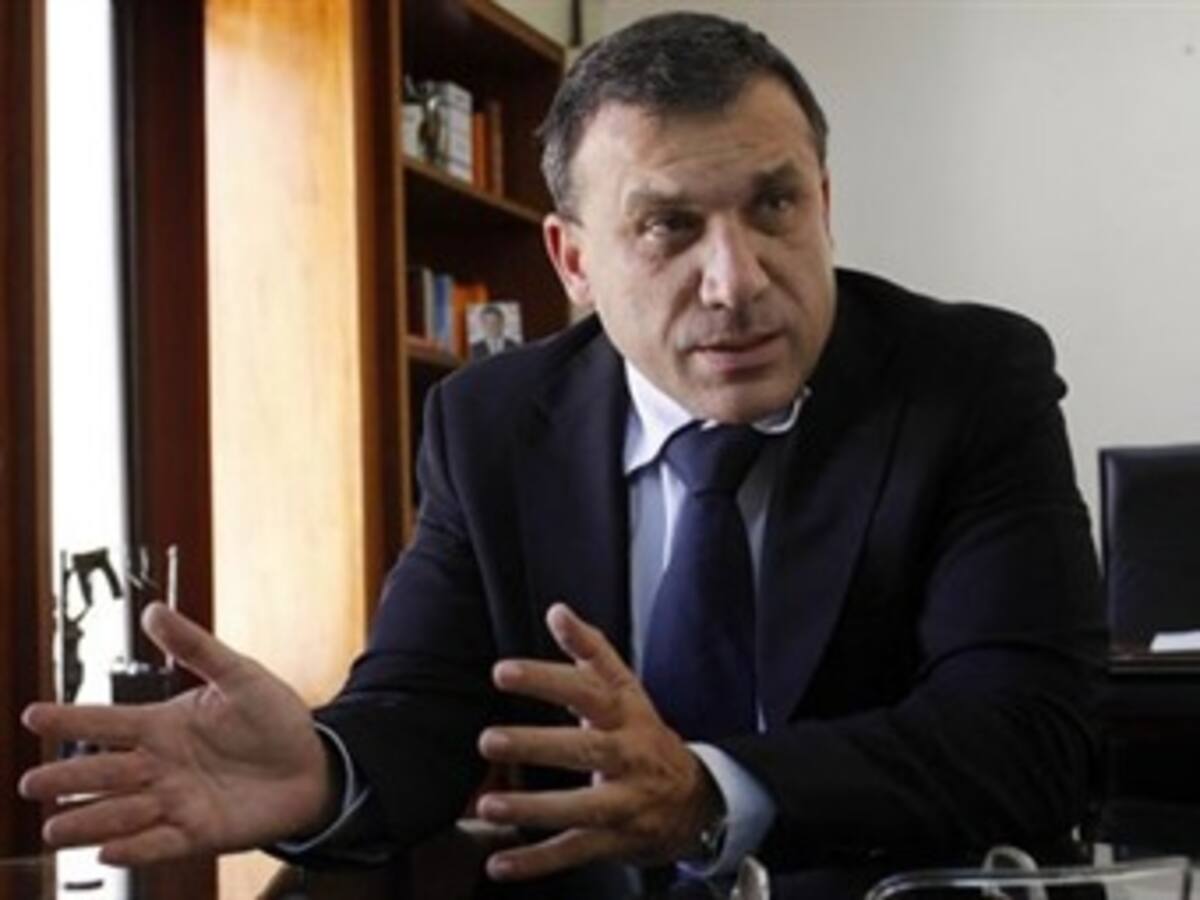 Artículo que restringe a la prensa no pasará en Senado: Roy Barreras