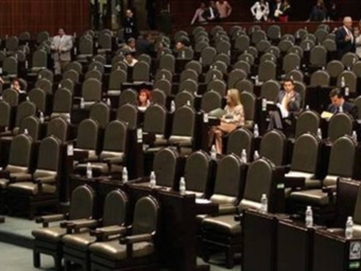 Sigue ausentismo en la Cámara: “estoy como maestro escuela”, dice su presidente