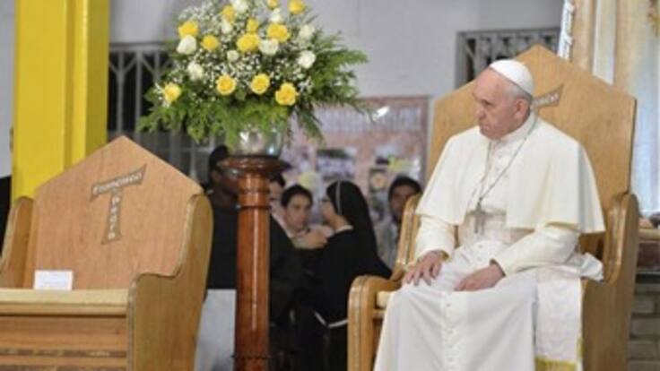 El papa está "profundamente apenado" por el accidente ferroviario en España