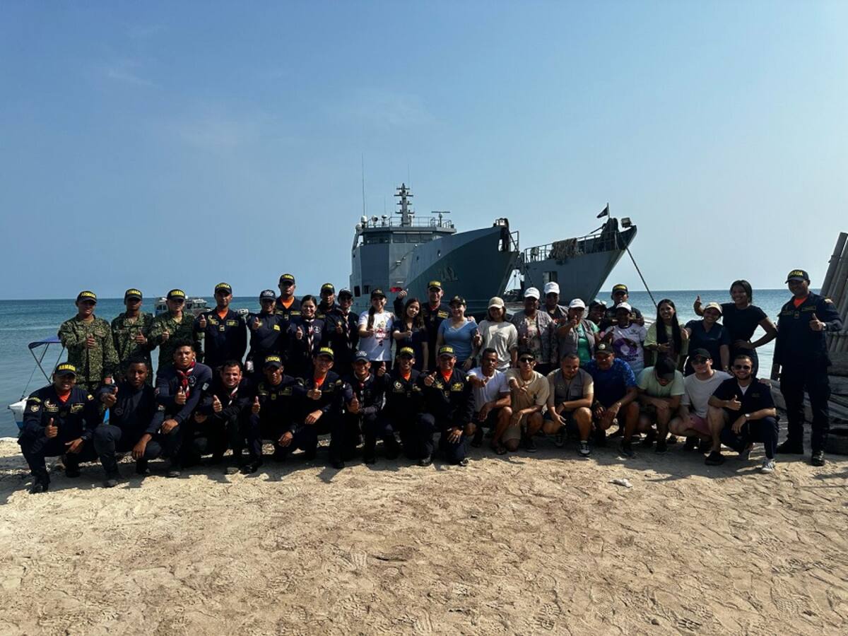 Armada entregó más de 168 mil litros de agua a comunidades insulares de Cartagena