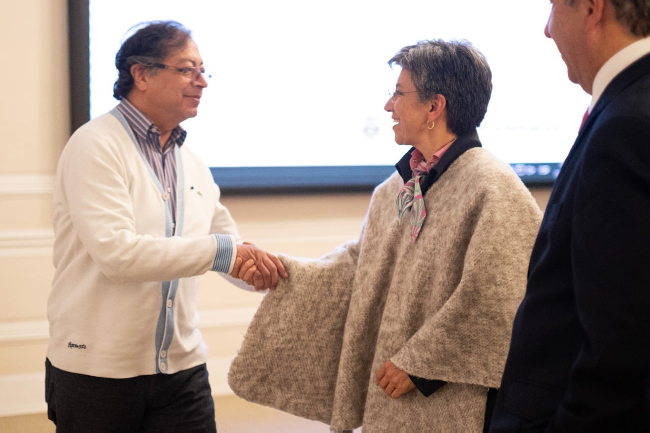 Presidente Gustavo Petro y alcaldesa de Bogotá Claudia López en reunión sobre tramos subterráneos del metro.