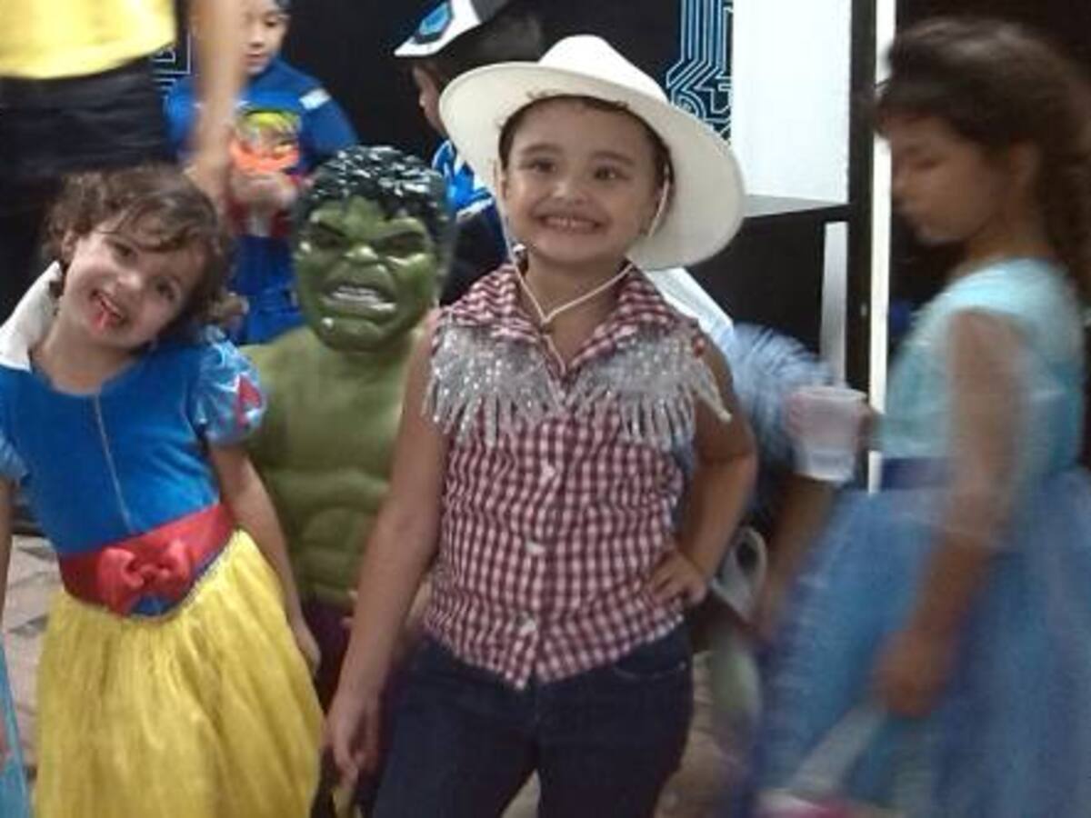 Policía alerta a padres sobre riesgos que corren niños en noche de Halloween