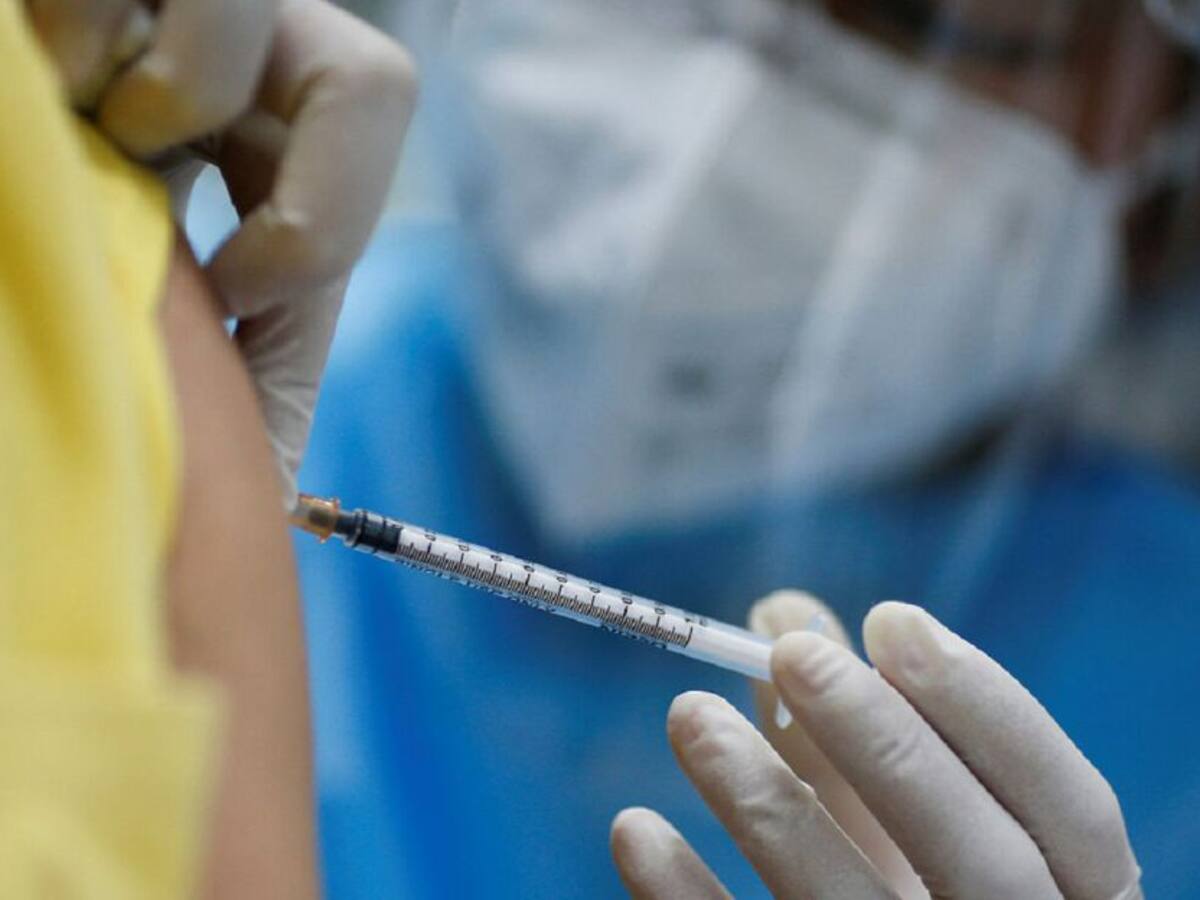 “Vacuna de refuerzo aumenta los anticuerpos considerablemente”: MinSalud