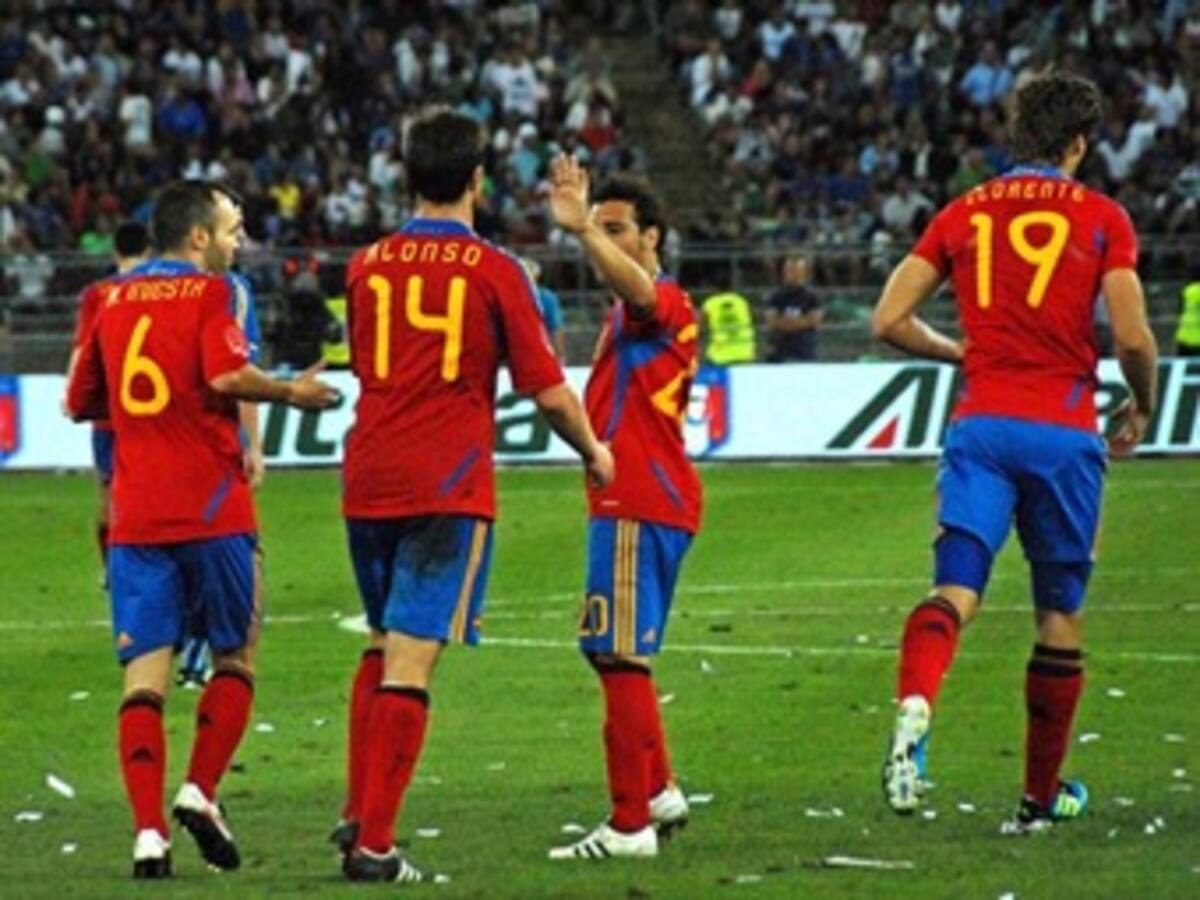 Italia venció a España 2-1 en el debut de Thiago Alcántara con la Roja