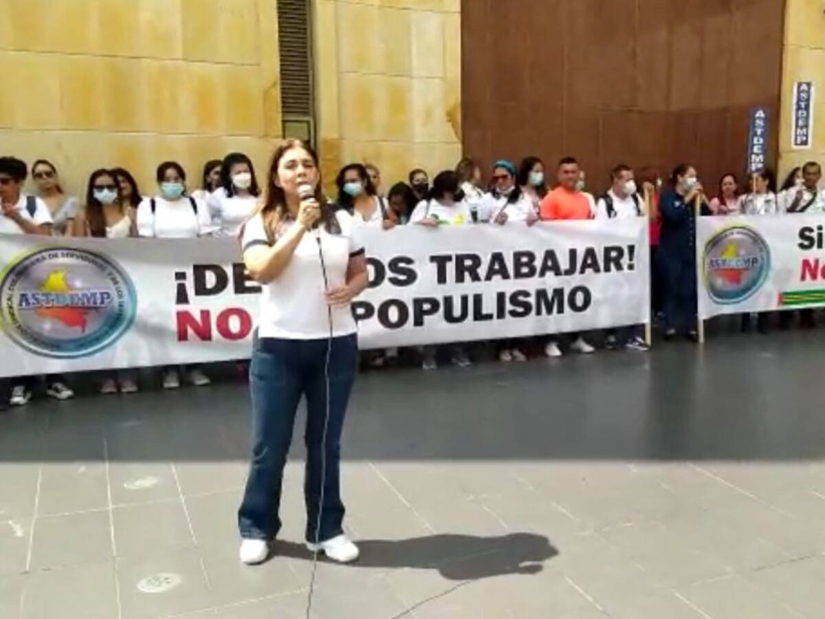 Funcionarios de la Contraloría aseguran que no les han pagado desde octubre