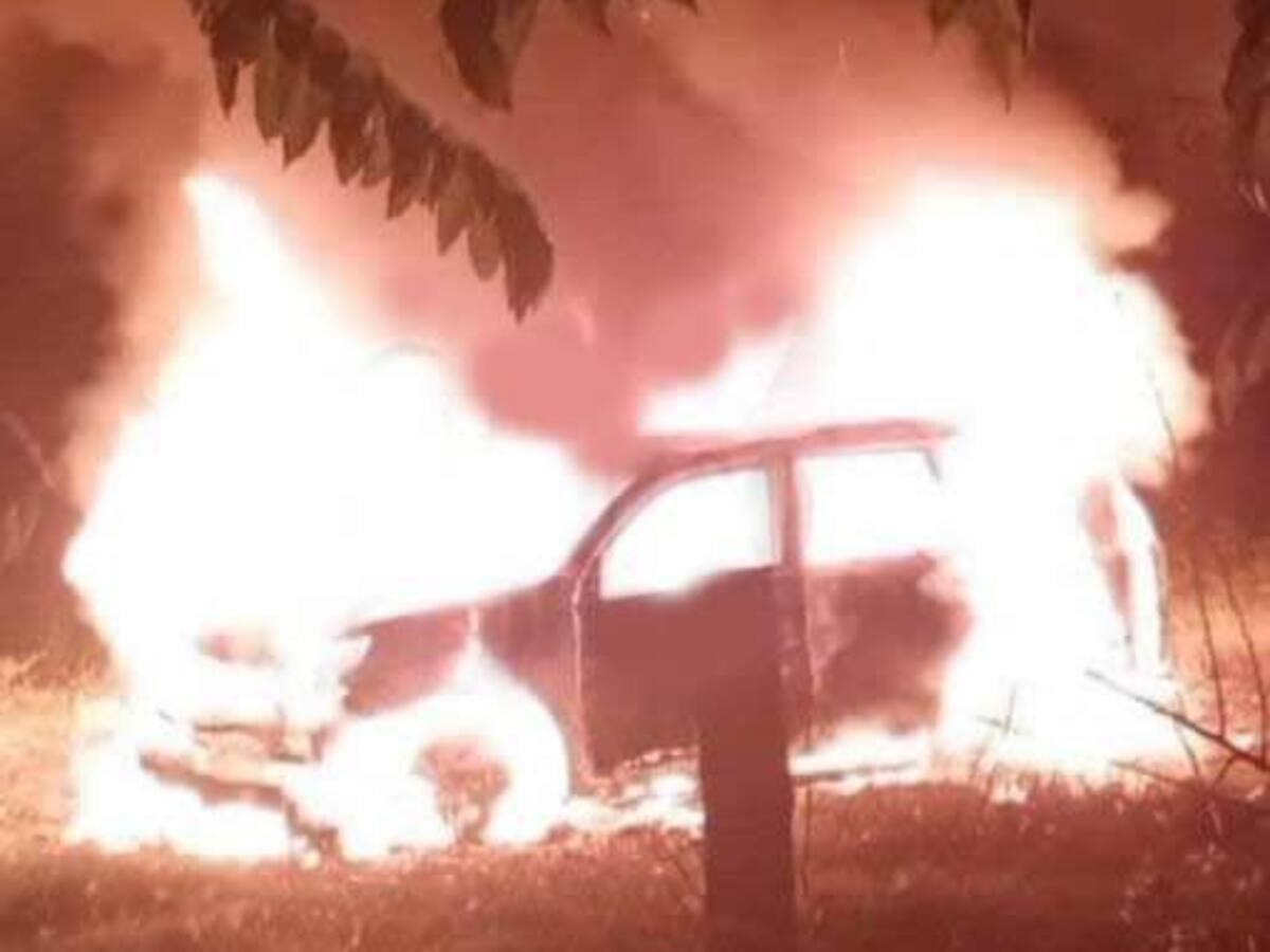 Hallan restos de cuatro personas en una camioneta incendiada en zona rural de Montería