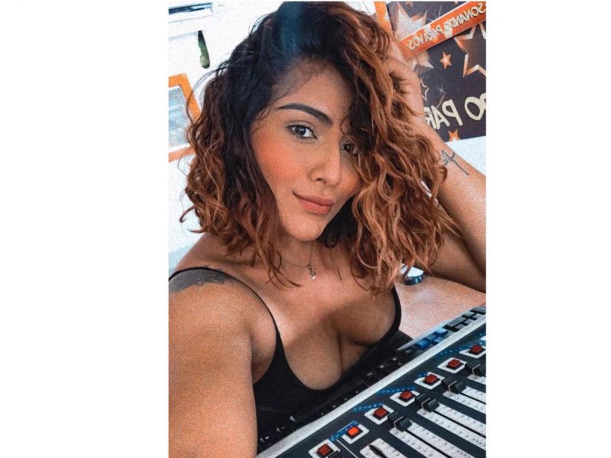 ¡Lo cumplió! La periodista Fay Martínez se desnudó para sus seguidores