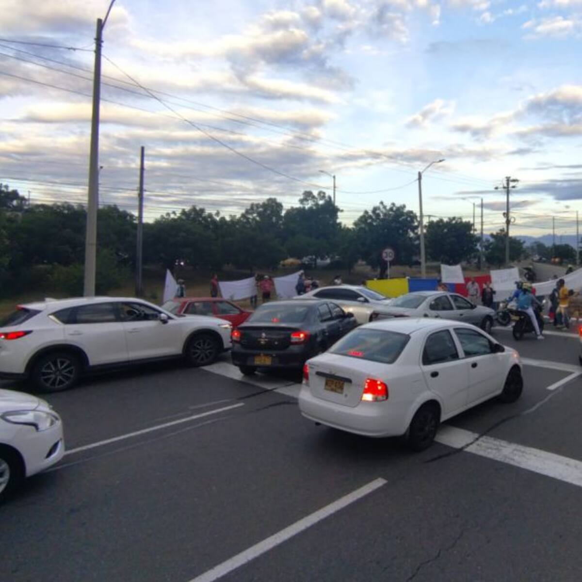 Bloqueos en autopista internacional por reclamos de comunidad en Cúcuta