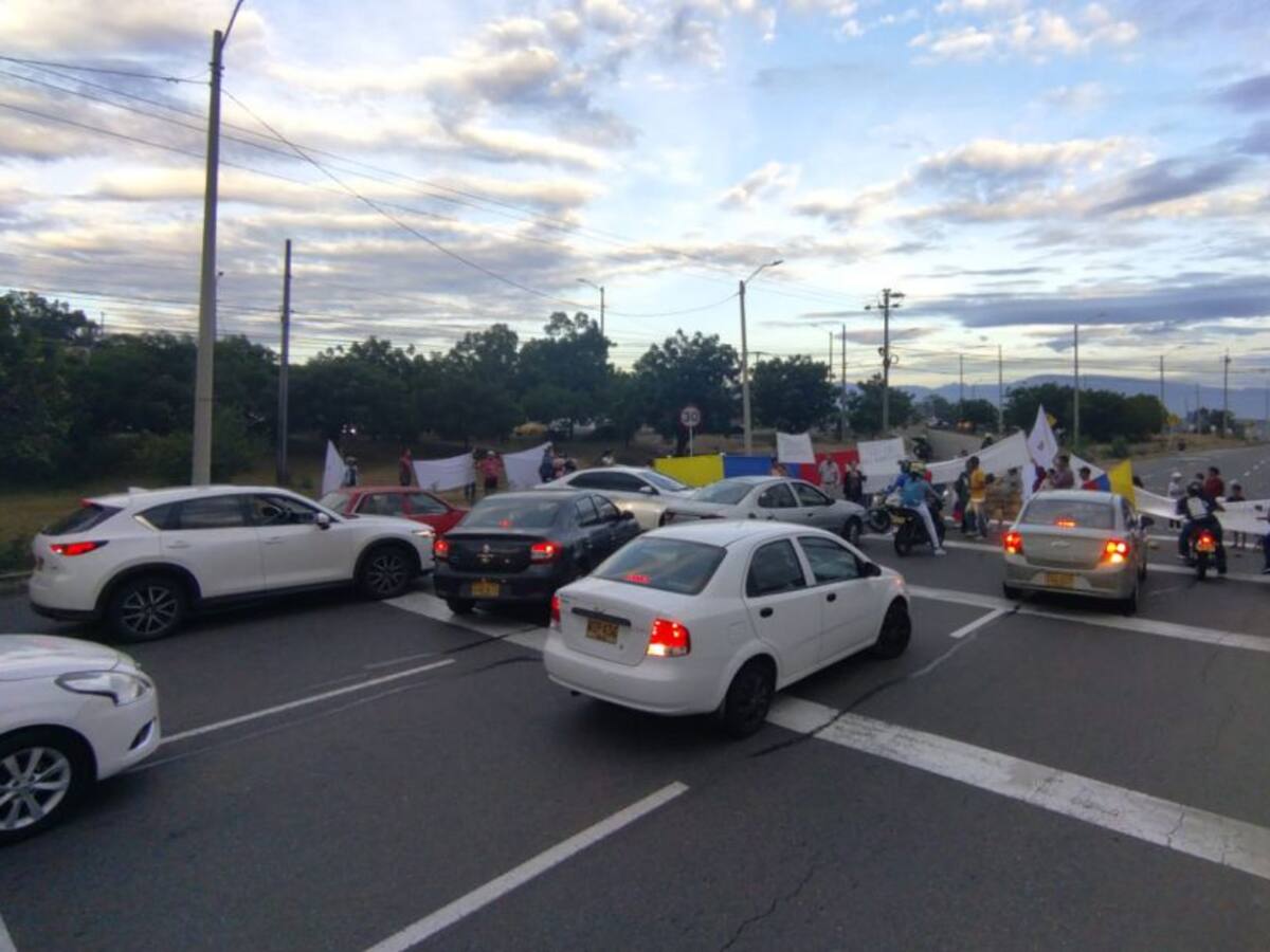 Bloqueos en autopista internacional por reclamos de comunidad en Cúcuta