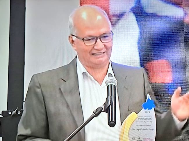 César González, periodista de Caracol Radio ganador del premio Vida y Obra