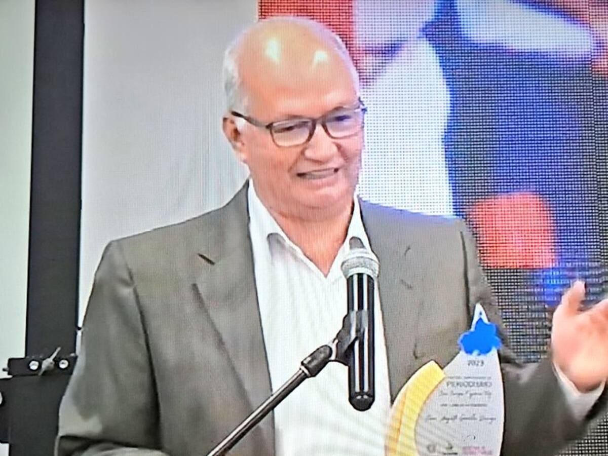 César González, periodista de Caracol Radio ganador del premio Vida y Obra