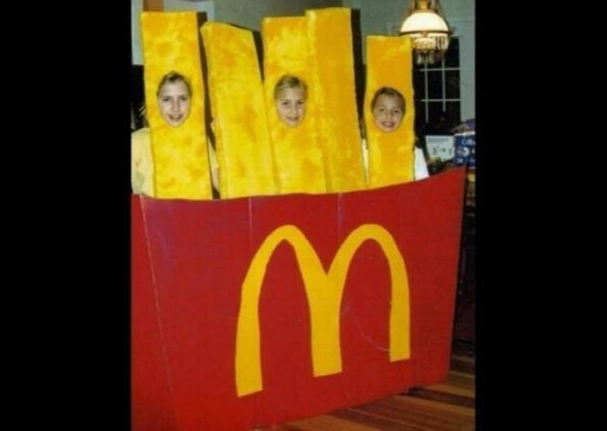 Una familia quiso disfrazar a sus hijos de su marca de papas favoritas. Foto: Facebook