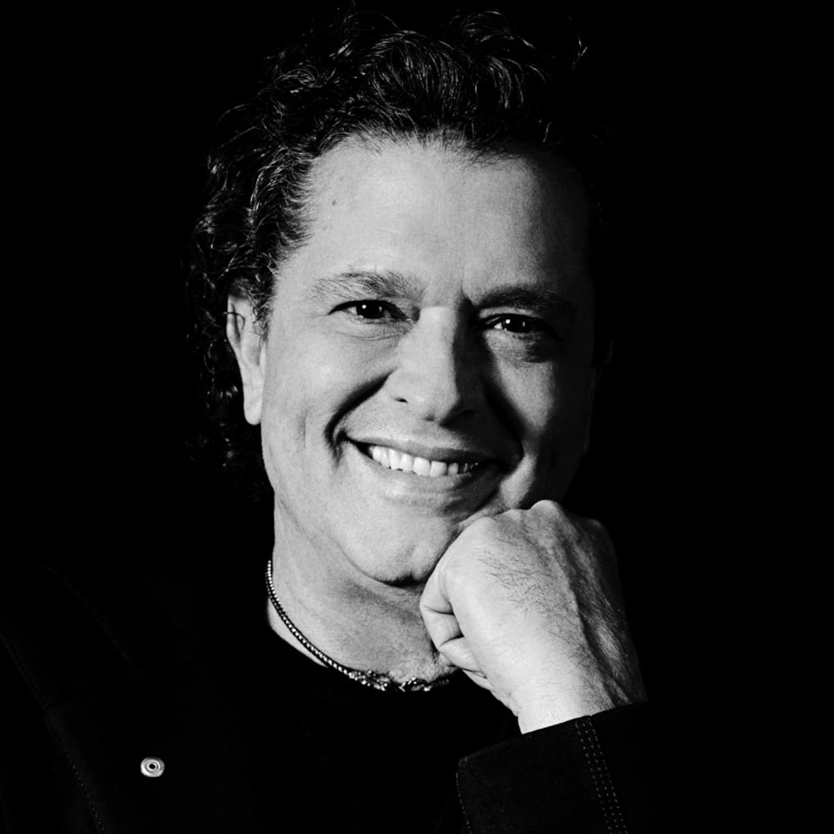 Carlos Vives conquista portada de Billboard tras encabezar apertura del Mundial 2026 en Miami