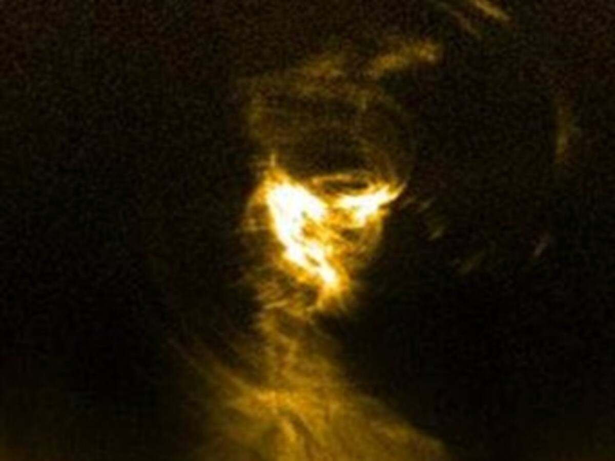 Graban un tornado de 5 veces el tamaño de la Tierra con vientos de 300.000 km/h