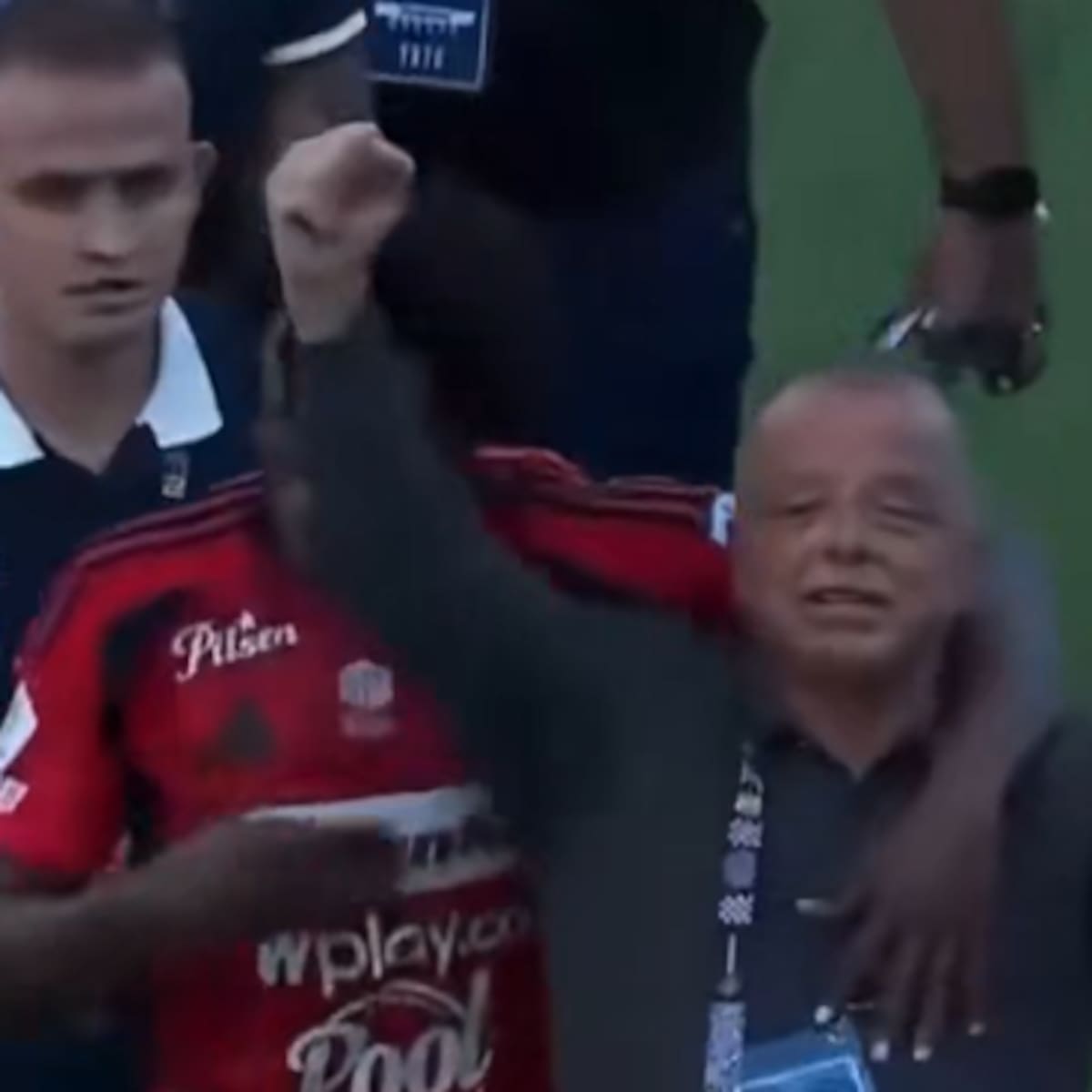 Raúl Giraldo se disculpa con la hinchada del DIM tras polémicos gestos y anuncia inesperada decisión