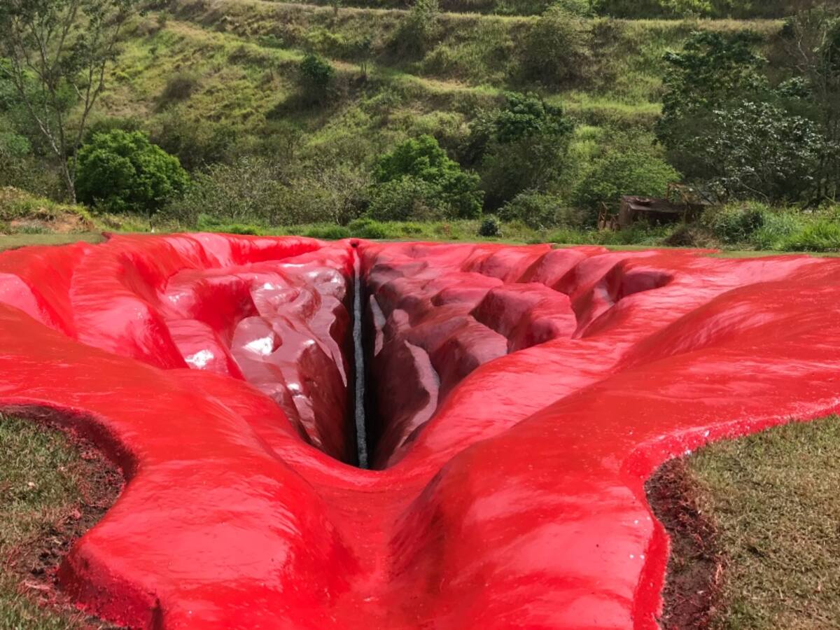 Escultura de vulva gigante impulsa debate sobre género en Brasil