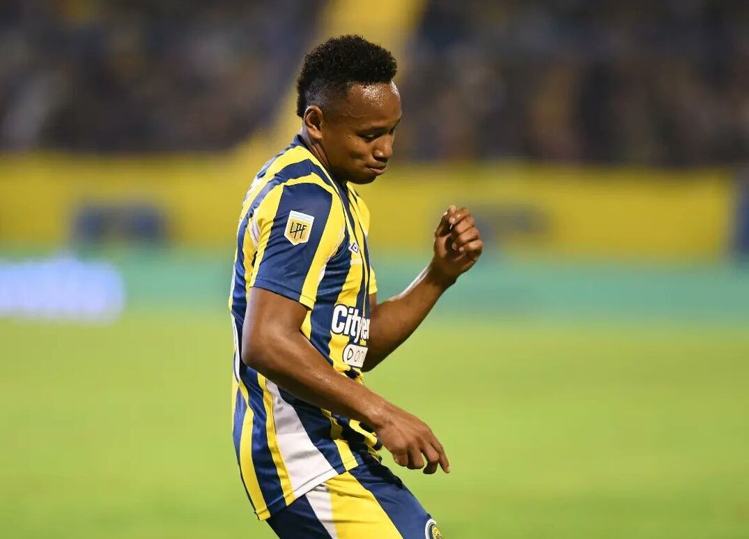 Jaminton Campaz celebra su anotación ante Instituto por la Liga Argentina / Foto: @RosarioCentral