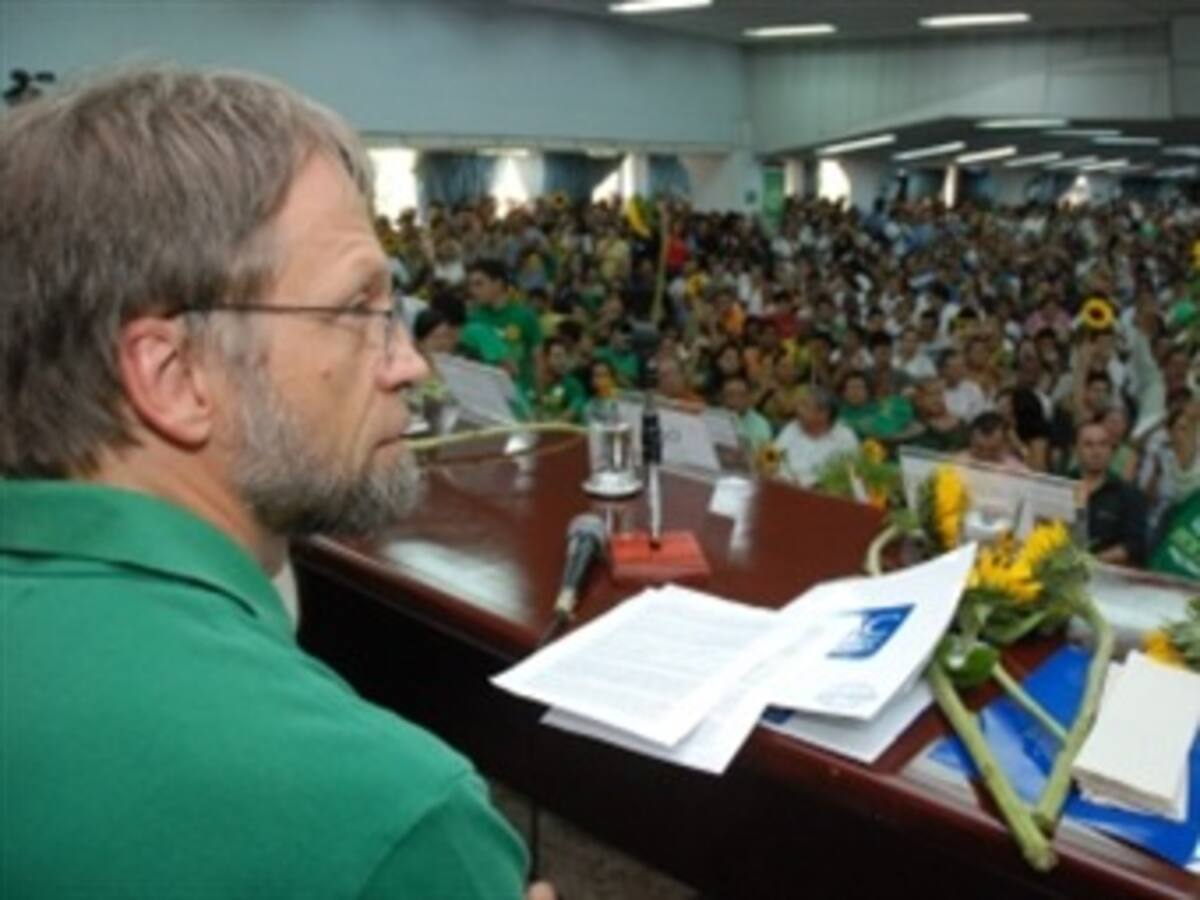 Mockus no descarta aceptar apoyo transparente del PIN
