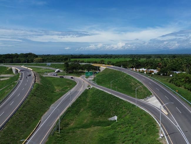 Este proyecto mejora la conectividad entre los departamentos de Huila, Tolima, Putumayo, Nariño y Caquetá con el centro y sur del país.