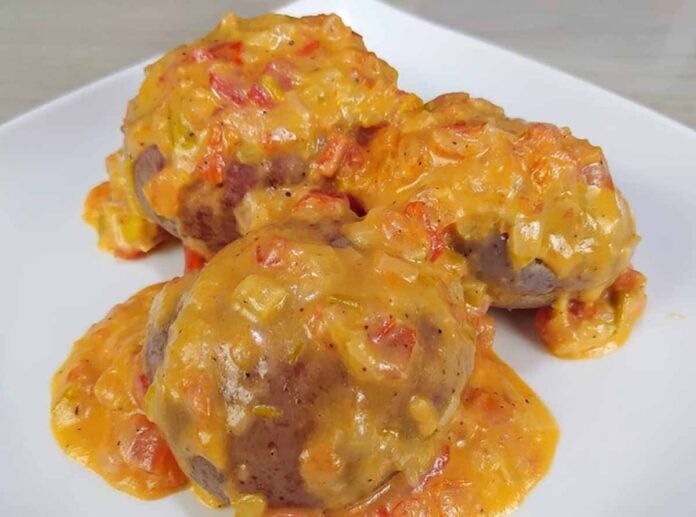 Papas chorreadas, imagen tomada de de página oficial de 'El Rincón Colombiano'.