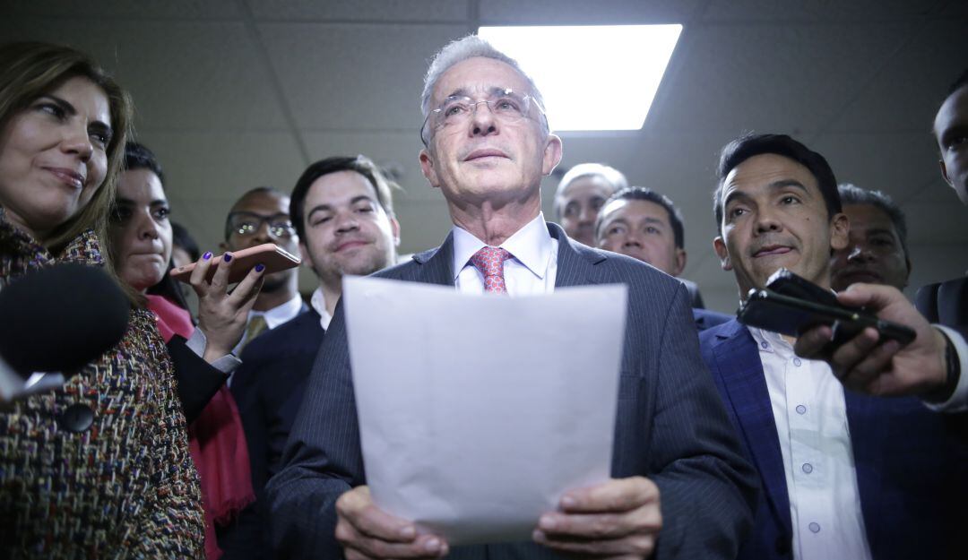 Así recibieron los distitnos sectores políticos la decisión de la Corte Constitucional de mantener la calidad de imputado al exrpesidente Uribe