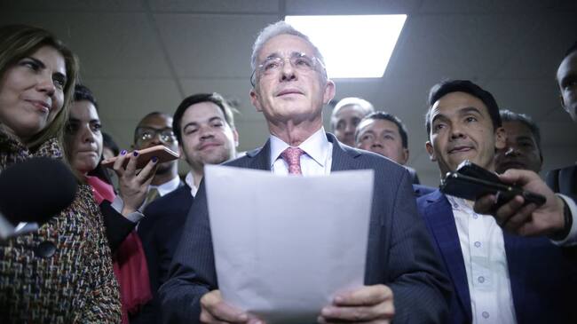 Así recibieron los distitnos sectores políticos la decisión de la Corte Constitucional de mantener la calidad de imputado al exrpesidente Uribe