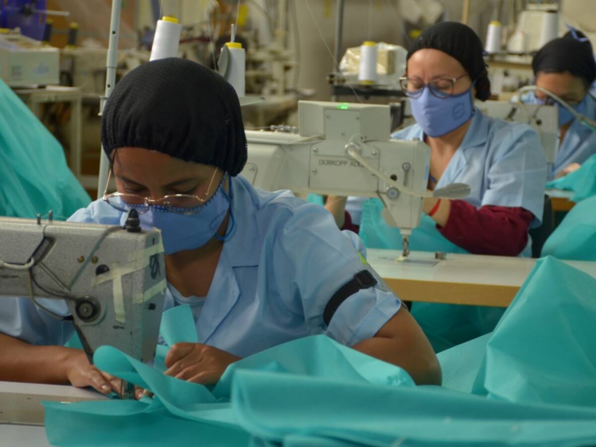 Esenttia ha brindado materia prima para insumos médicos.