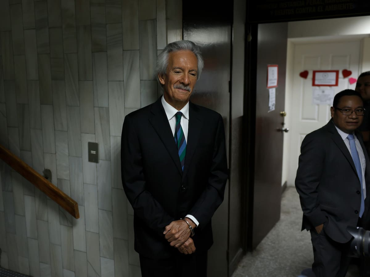 Presidente de Guatemala cuestiona orden que retorna a prisión al periodista Rubén Zamora