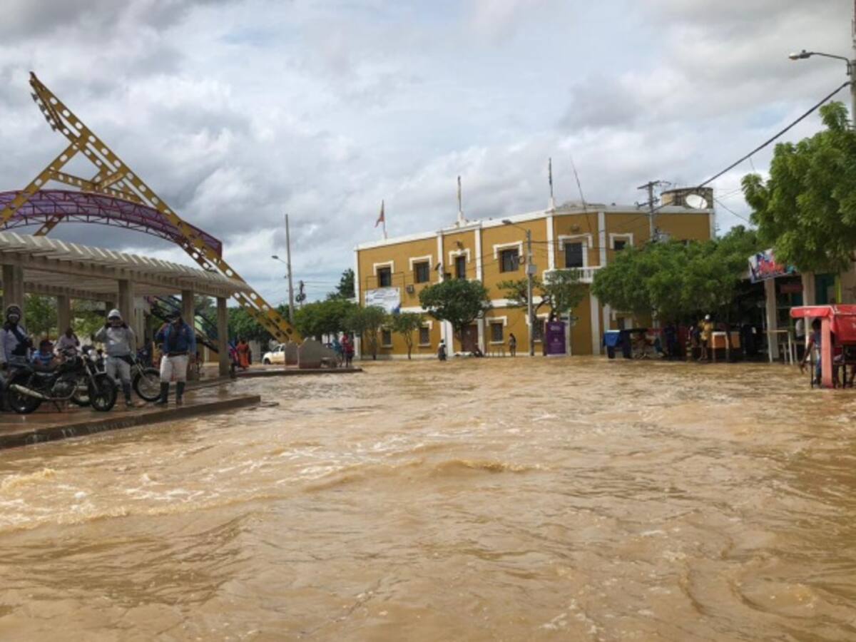 Desbordamiento de dos arroyos deja 17 barrios afectados en Uribia