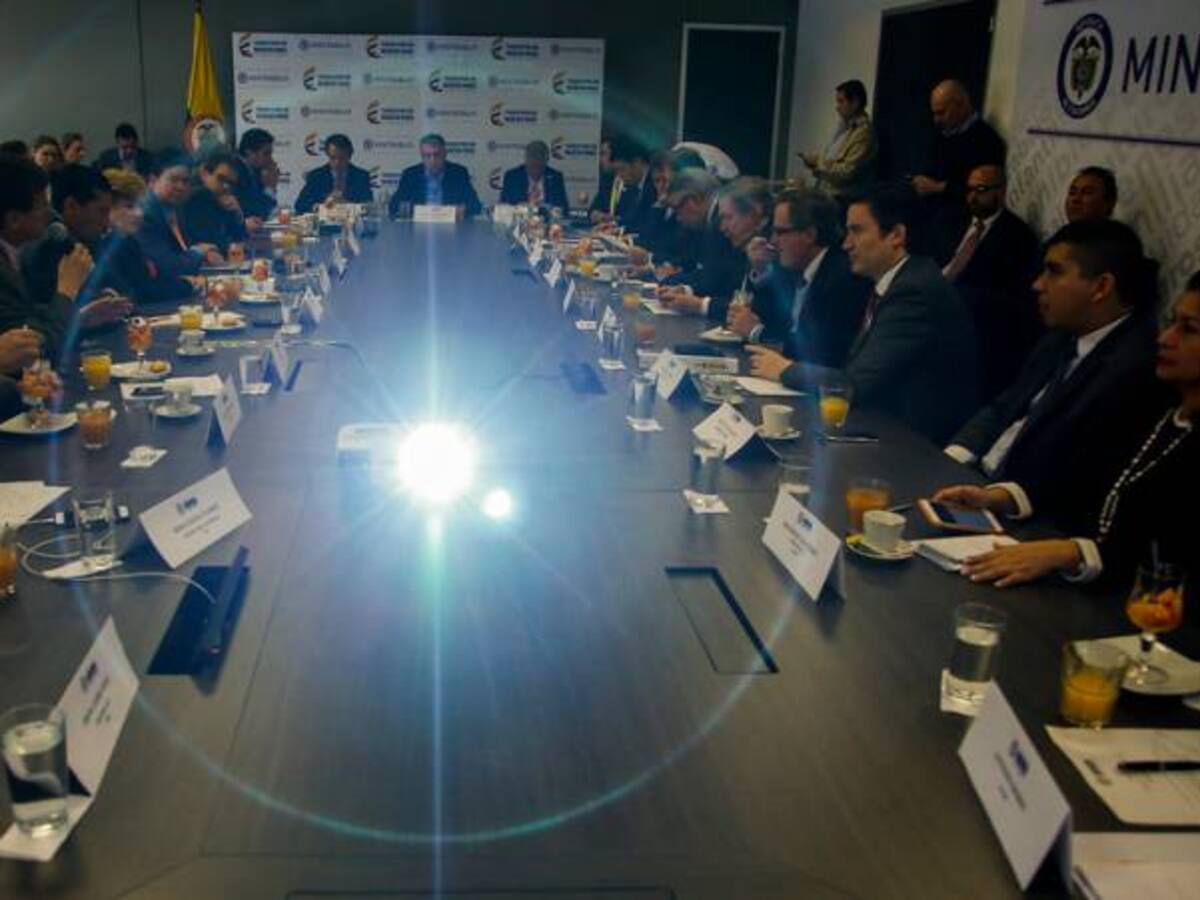 ¿Qué opinan los partidos políticos sobre el incremento del 7% para el salario mínimo?