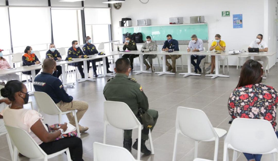 Reunión entre el Distrito y nativos de Playa Blanca
