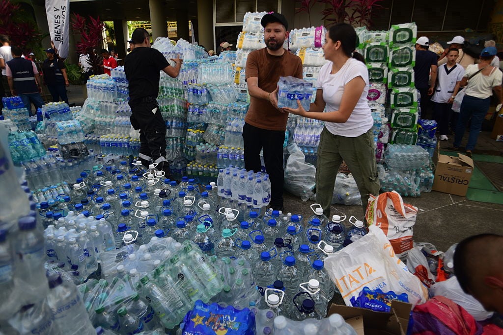 Ayudas humanitarias. (Photo by Edwin Rodriguez Pipicano/Anadolu via Getty Images)