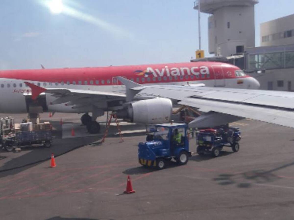 Pánico en aeropuerto de Santa Marta, avión fue impactado por una piedra