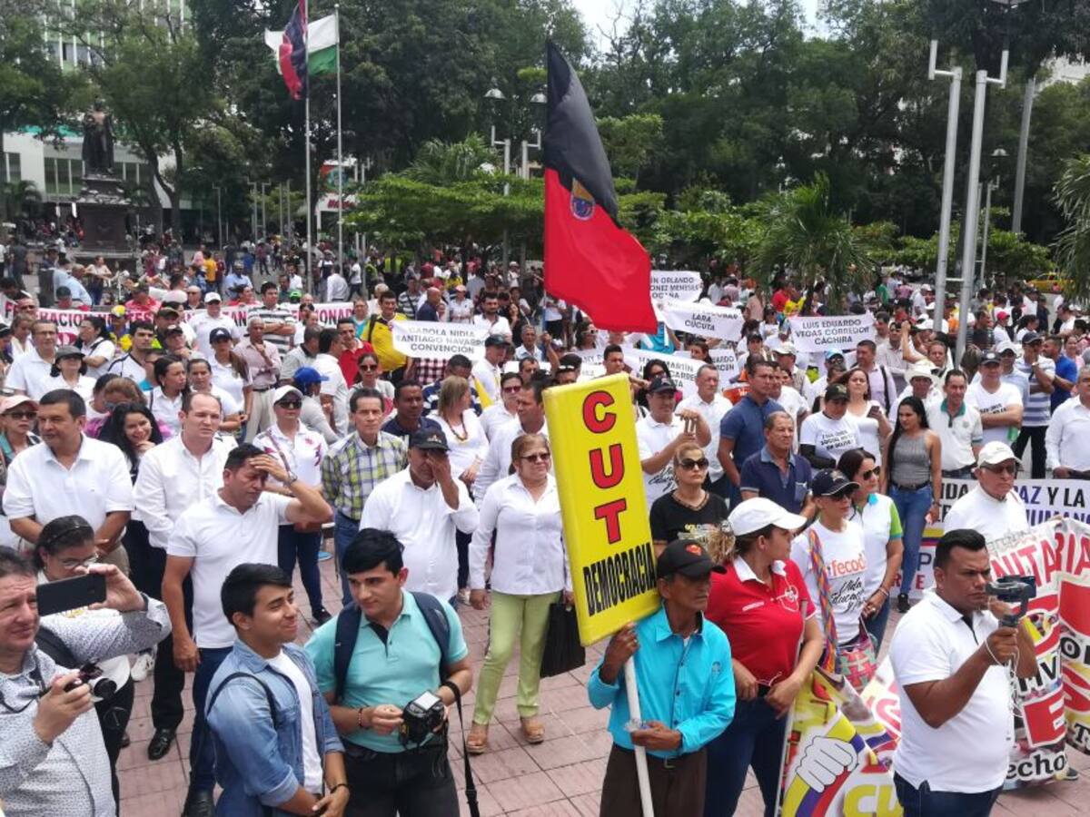 Sindicatos piden al gobierno atender el problema del desempleo