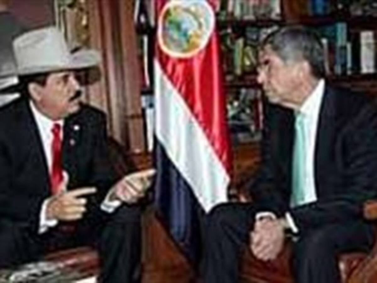 'El diálogo hace milagros, pero no inmediatos', dice presidente Oscar Arias en referencia a Honduras