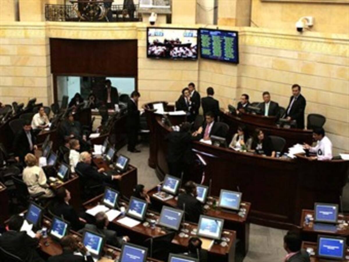 Listo informe sobre “mitín” en el Senado por cancelación de fiesta