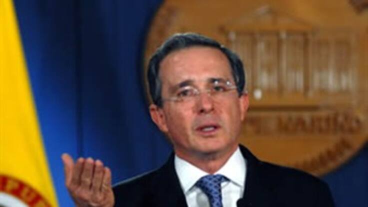 Uribe considera que el cambio de discurso de Chávez mejora el clima con Venezuela
