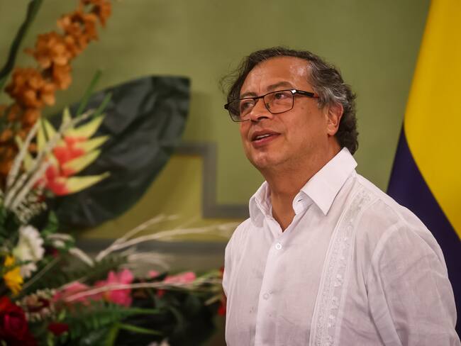 AME7808. CARACAS (VENEZUELA), 18/11/2023.- El presidente de Colombia, Gustavo Petro, participa durante una reunión con el presidente de Venezuela, Nicolás Maduro (fuera de cuadro) hoy, en Caracas (Venezuela). Los presidentes de Venezuela y Colombia, Nicolás Maduro y Gustavo Petro, respectivamente, se han reunido este sábado en Caracas, por cuarta vez en privado en los últimos 15 meses, para abordar temas que afectan a estas naciones vecinas, entre ellos la migración y los riesgos de una sequía. EFE/ Miguel Gutiérrez