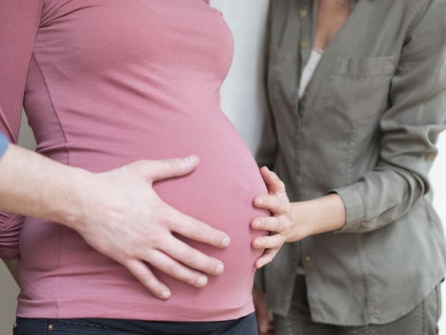 Qué es la maternidad subrogada y cómo funciona