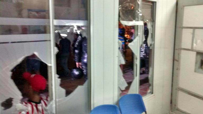 Destrozos causados en punto de atención de  Cafesalud en el municipio de Soledad.