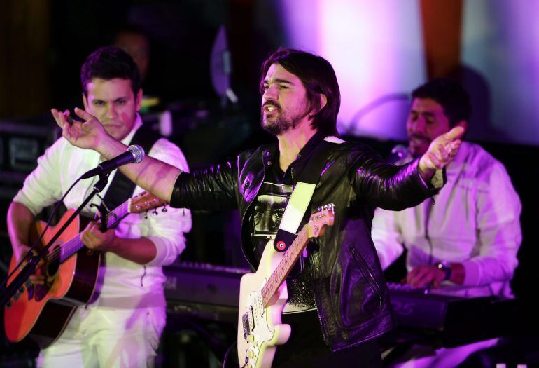 El cantante colombiano Juanes se presenta en concierto por el Día Mundial de la Asistencia Humanitaria.