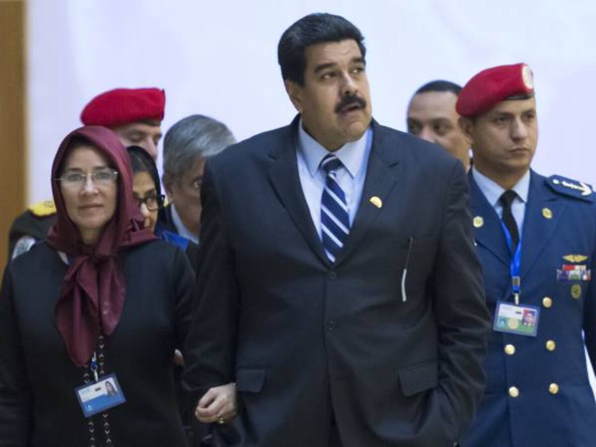 Maduro decreta estado de emergencia económica en Venezuela