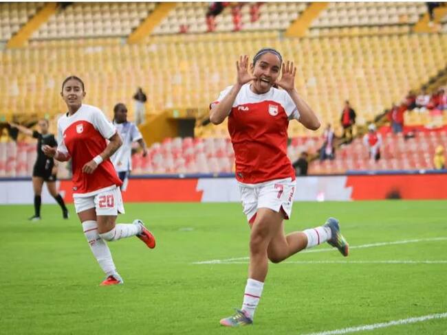 Mariana Zamorano y Karla Viancha jugadoras de Santa Fe / Santa Fe Leonas