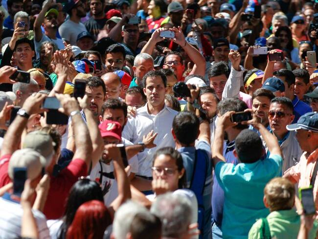 Breve detención de Guaidó presiona el clima político en Venezuela